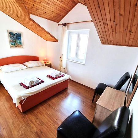 Apartmani Banic Постира Екстериор снимка