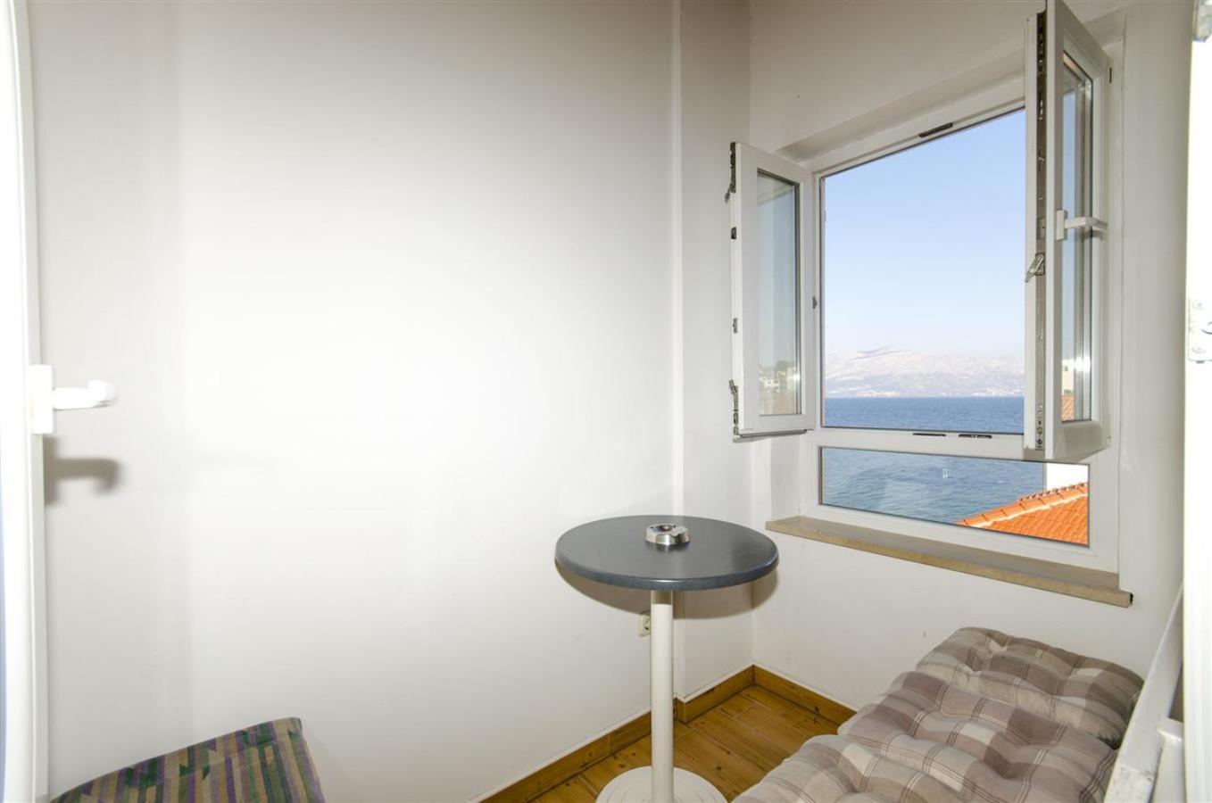Apartmani Banic Постира Екстериор снимка