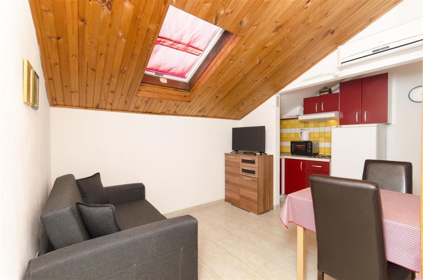 Apartmani Banic Постира Екстериор снимка