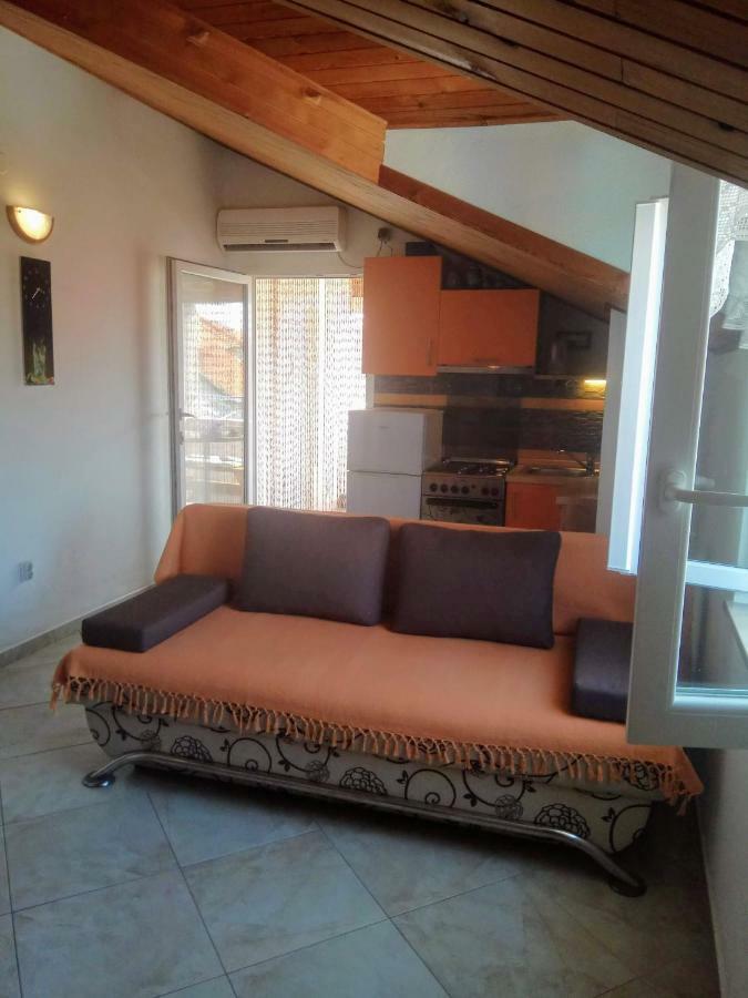 Apartmani Banic Постира Екстериор снимка